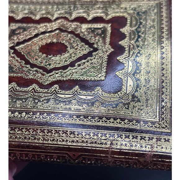 Vintage Brown Leather Bifold Wallet with Coin Purse Section with Gold Accents - Picture 9 of 9